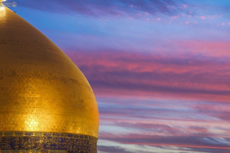 هنگامۀ غروب در صحن‌وسرای آستان مقدس علوی 2