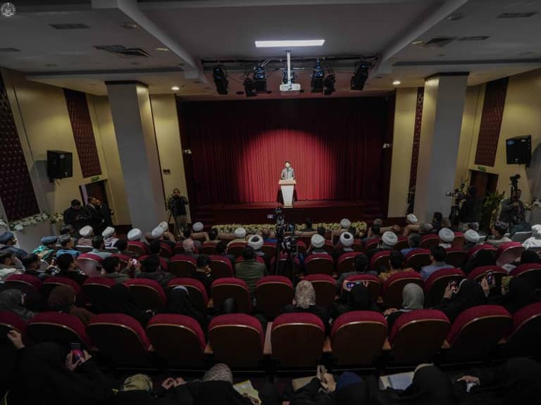 اجرای نمایش «سرزمین نور»