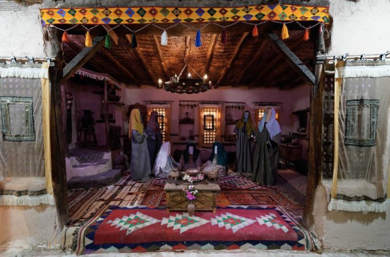 برپایی نمایشگاه آموزشی سیرۀ امیرالمؤمنین (علیهالسلام) 2