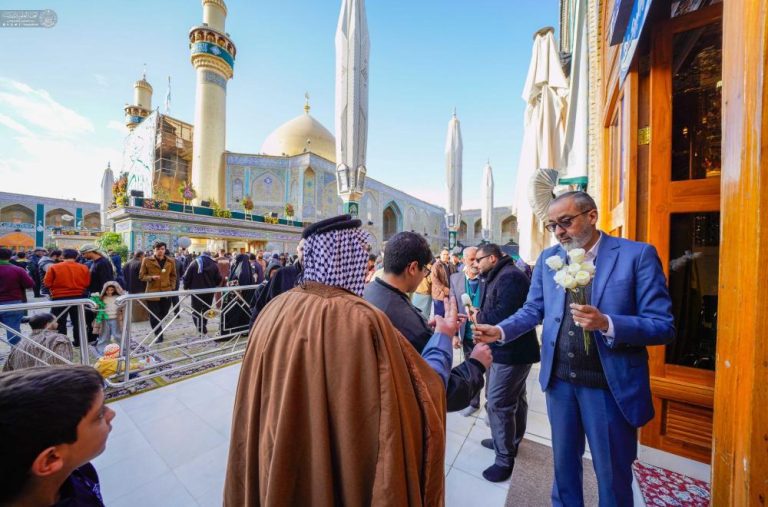 توزیع ۶۰هزار هدیۀ متبرک میان زائران 4