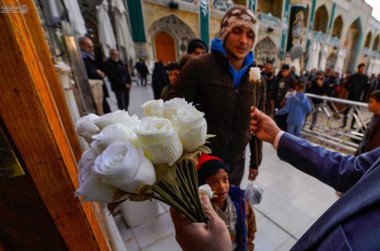 توزیع ۶۰هزار هدیۀ متبرک میان زائران 5