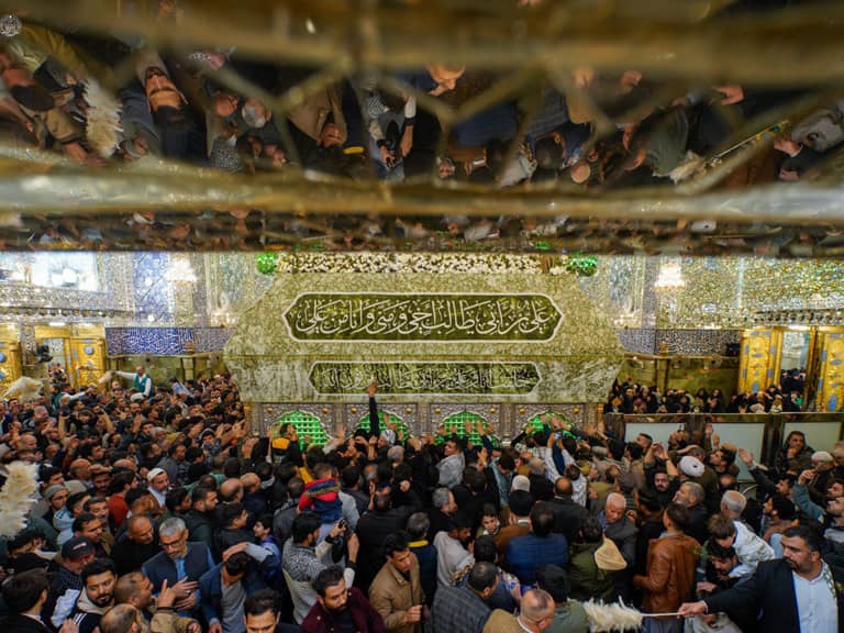 حال‌وهوای مضجع شریف در شب میلاد