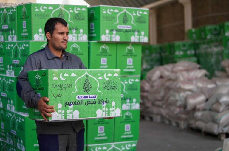 توزیع سبد غذایی ماه رمضان میان نیازمندان توسط آستان مقدس علوی