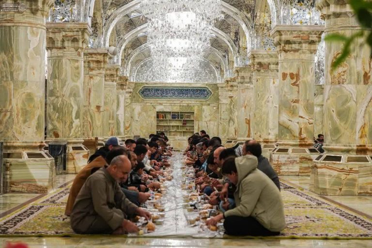 برپایی سفره اطعام علوی در روز عید فطر
