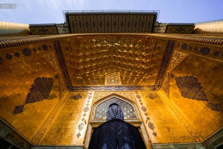 بر گرد حرم مهدی زهرا گوید ایوان نجف عجب صفایی دارد