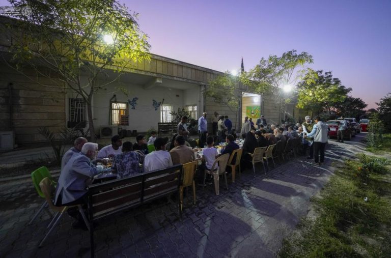 برپایی ضیافت افطار در خانۀ سالمندان نجف توسط آستان مقدس علوی