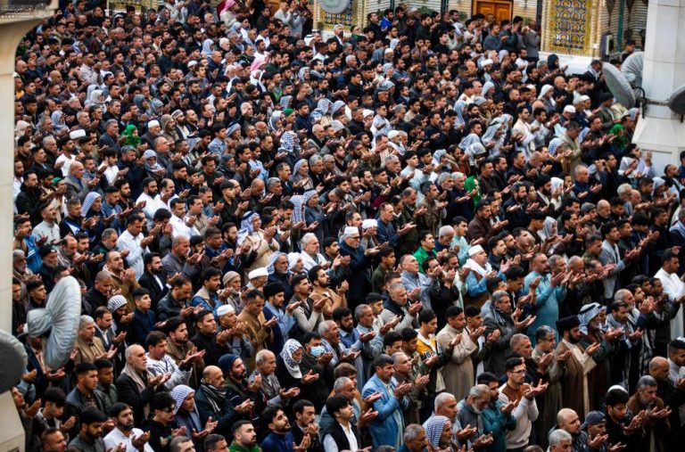 برگزاری برنامه‌های عبادی به مناسبت عید فطر در حرم مطهر علوی