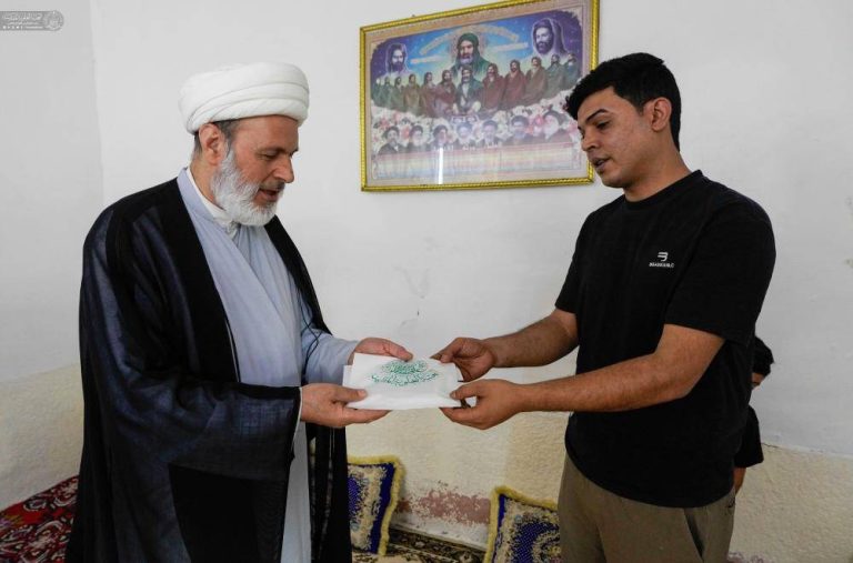 دیدار هیئتی از آستان مقدس علوی با مجروحان و خانوادۀ شهدا در استان نجف