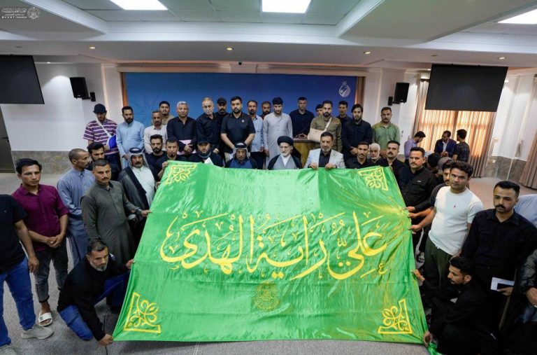دیدار هیئتی از آستان مقدس علوی با مجروحان و خانوادۀ شهدا در کربلا و بابل