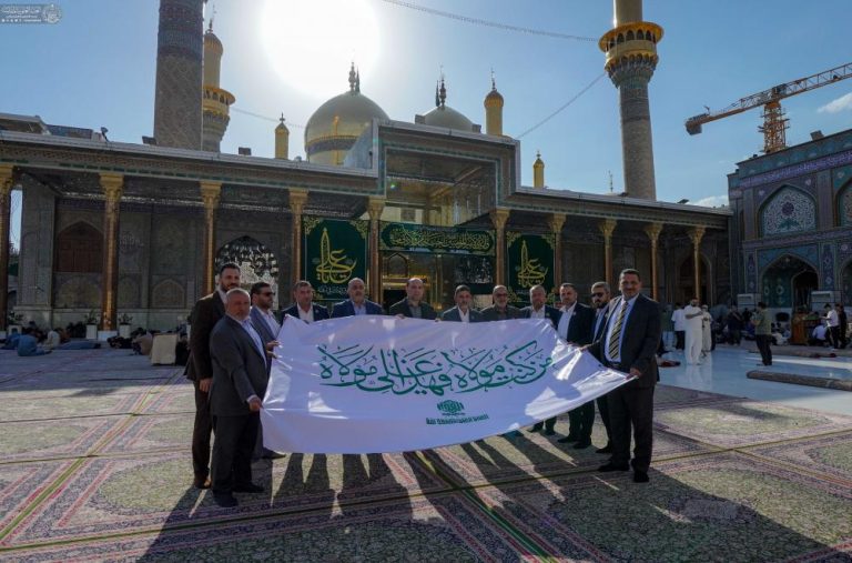 اهدای پرچم غدیر به آستان مقدس کاظمین