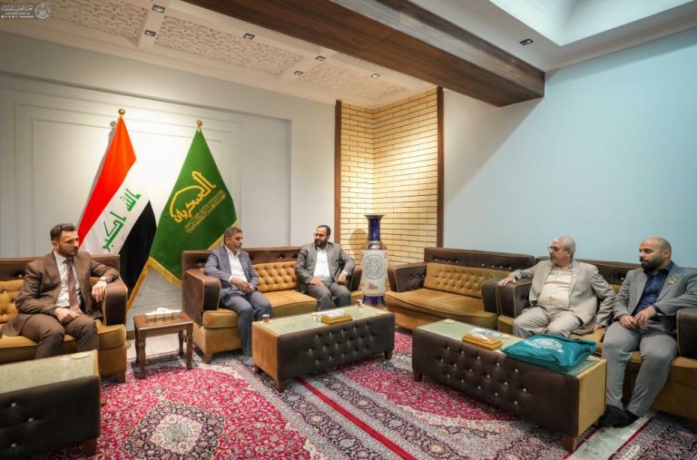 اهدای پرچم مبارک غدیر به آستان مقدس امامین عسکریین (علیهماالسلام)