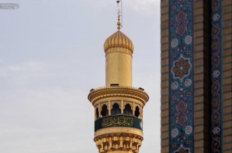 اتمام عملیات نصب تزیینات ویژۀ عید غدیر در حرم مطهر علوی