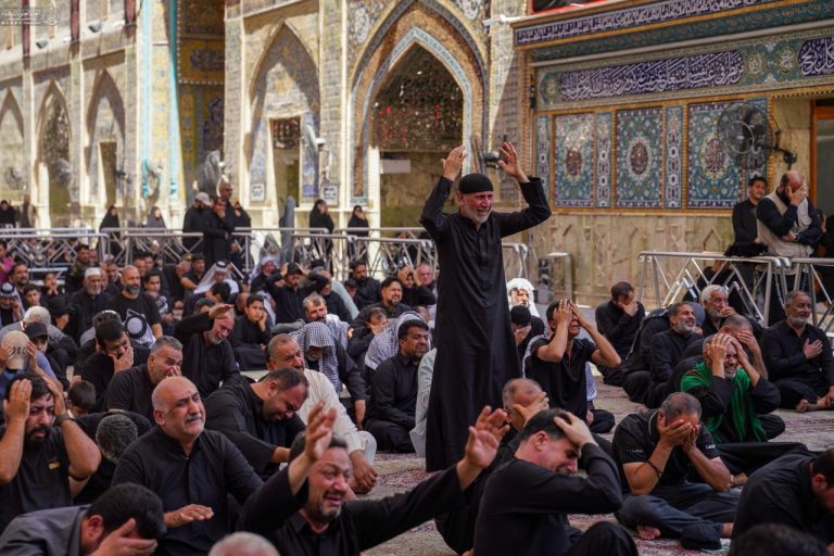 مراسم مقتل‌خوانی روز عاشورا در حرم مطهر علوی