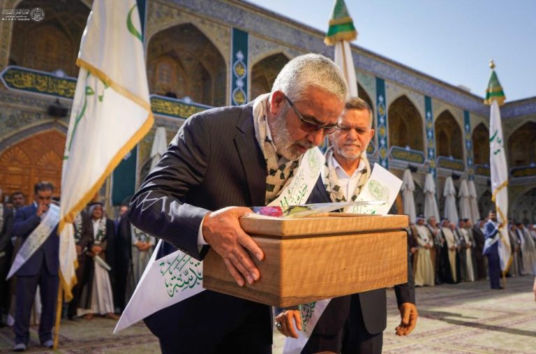 اهتزاز پرچم ولایت در حرم مطهر علوی