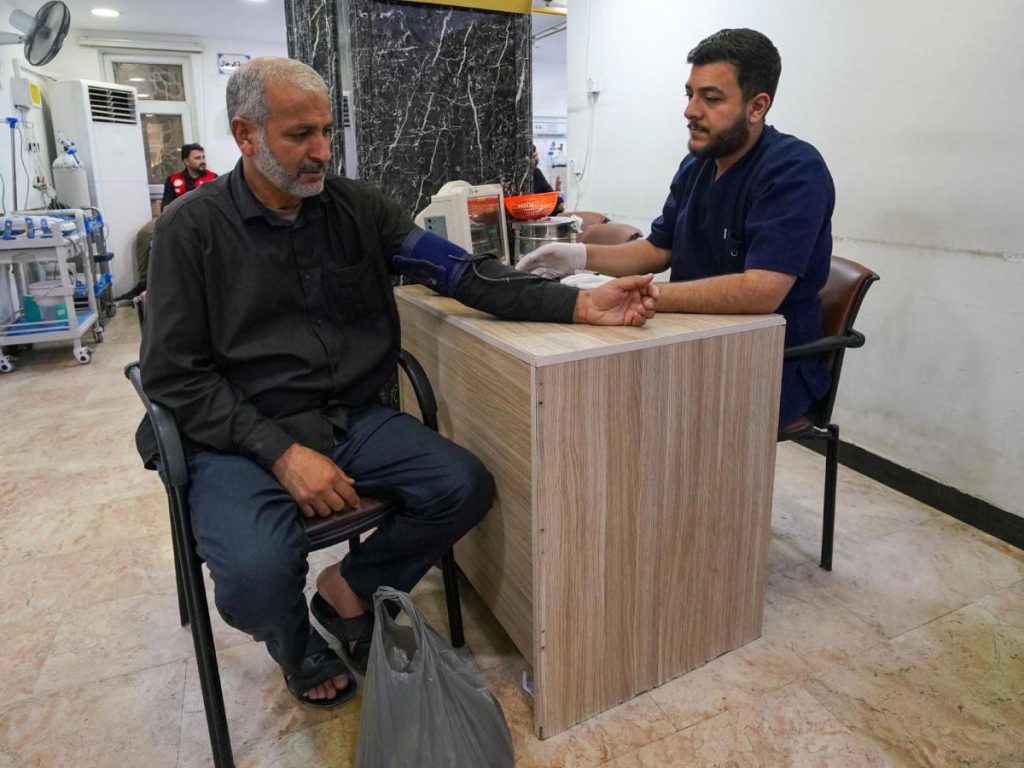 خدمات درمانی آستان مقدس علوی؛ مرهمی بر خستگی زائران اربعین