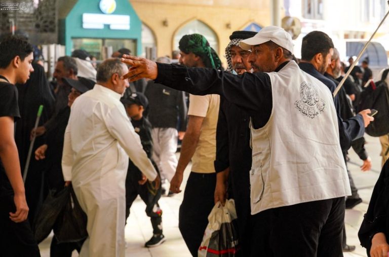 خادمان افتخاری اربعین