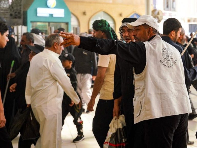خادمان افتخاری اربعین
