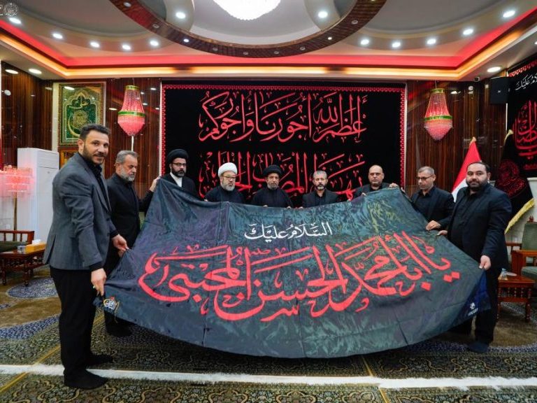 اهدای پرچم متبرک امام حسن