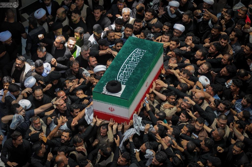 آخرین زیارت رهبر شهید ایران در حرم مطهر علوی