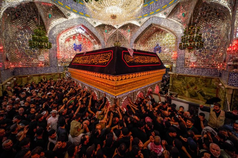 حال‌وهوای مضجع شریف مولا شب شهادت نبی