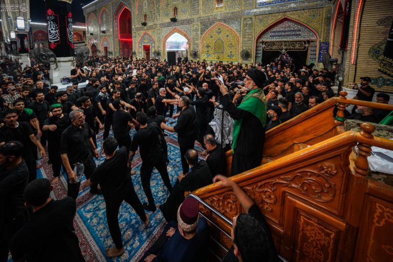 دستۀ عزاداری اهالی بحرین در حرم