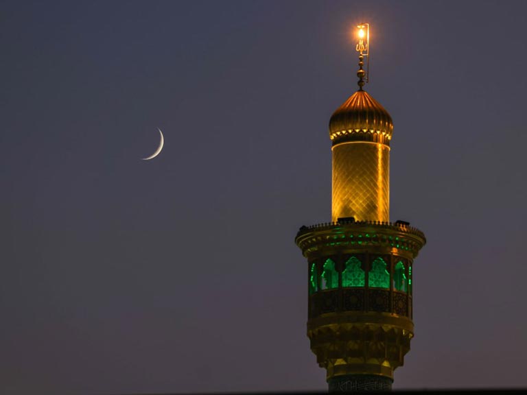 درخشش هلال ماه ربیع‌الاول بر فراز حرم مطهر علوی