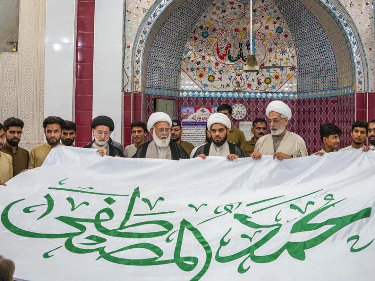پرچم مبارک حضرت محمد (صلی‌الله‌علیه‌و‌آله) به همت آستان مقدس علوی پاکستان رسید