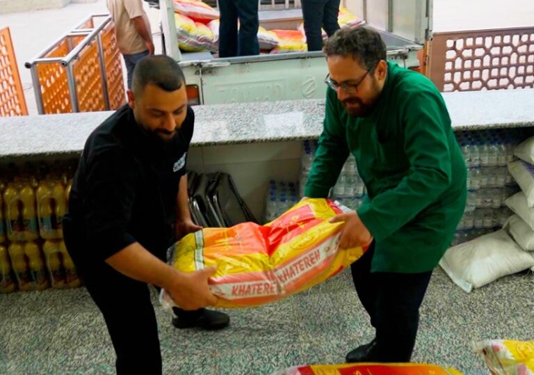 خدمت‌رسانی به زائران حرم کریمۀ اهل‌بیت