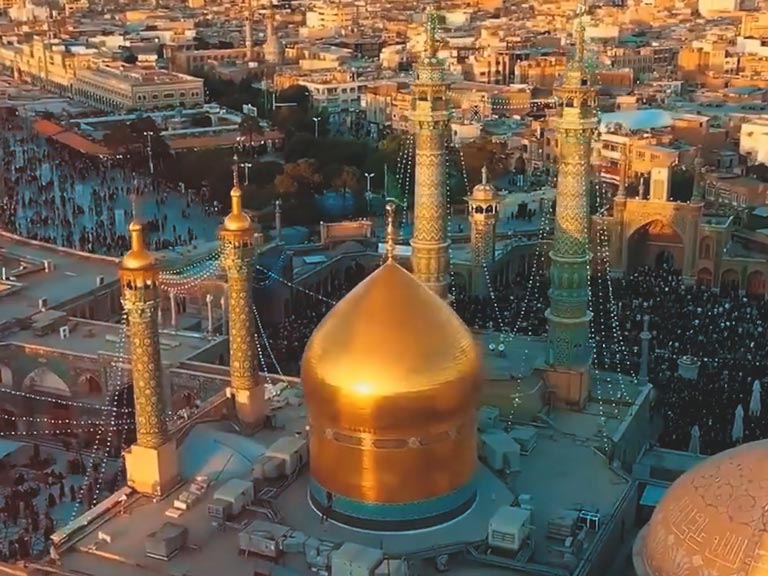 سر سفرهٔ پدری در حرم حضرت معصومه (سلام‌الله‌علیها)