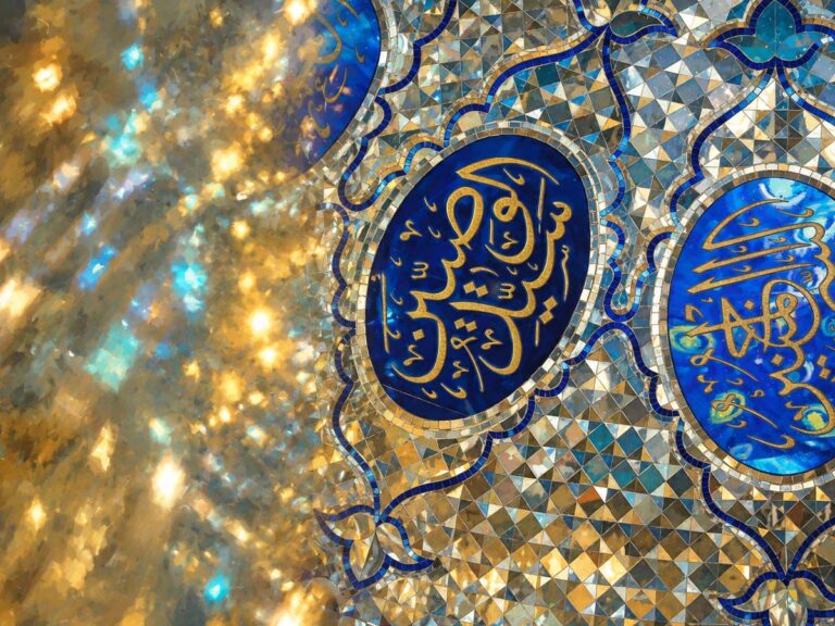 انعکاس نور آینه‌کاری حرم