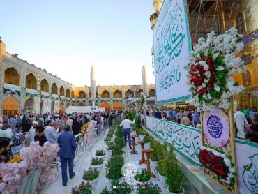 آذین‌بندی و گل‌آرایی حرم امام علی علیه‌السلام به مناسبت عید بیعت و ولایت