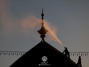 شستشوی گنبد نورانی حرم امام علی علیه‌السلام در آستانه عید غدیر خم