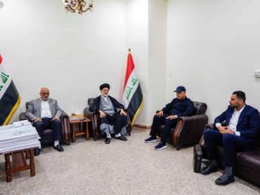 دیدار هیئتی از آستان مقدس علوی با خانوادۀ شهدا و مجروحان جنگ اخیر در استان الانبار