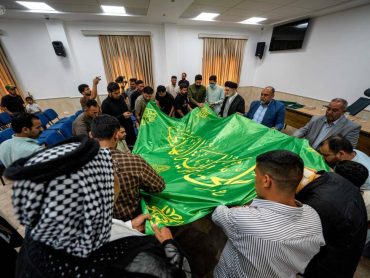 دیدار هیئتی از آستان مقدس علوی با خانوادۀ شهدا و مجروحان در استان ذی‌قار