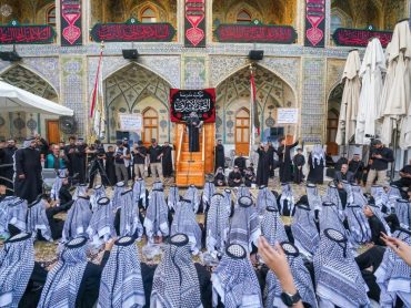 عزاداری نونهالان موکب مدرسه نجف‌اشرف در حرم مولای متقیان
