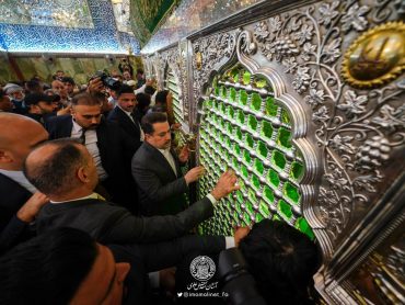 تشرف نخست وزیر عراق به زیارت مرقد مطهر امیرالمؤمنین علیه‌السلام