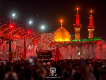 عاشقان اباعبدالله الحسین علیه‌السلام و پیروانش، جانفشانی و فداکاری آن حضرت را در بین الحرمین و شبی مملو از حزن و اندوه تسلیت می‌گویند