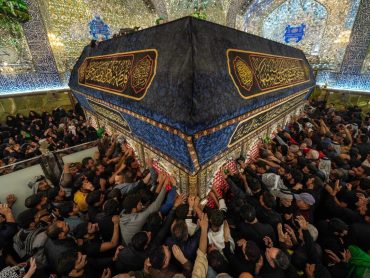 عرض ارادت و زیارت عزاداران فاطمی در حرم امیرالمؤمنین علیه‌السلام