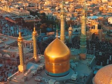 سر سفرهٔ پدری در حرم حضرت معصومه (سلام‌الله‌علیها)