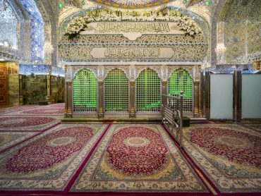 گل آرایی ضریح مطهر علوی به مناسبت ولادت حضرت صدیقه طاهره سلام‌الله‌علیها