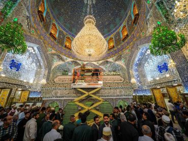 گل‌آرایی ضریح مطهر علوی در استقبال از میلاد پیامبر رحمت