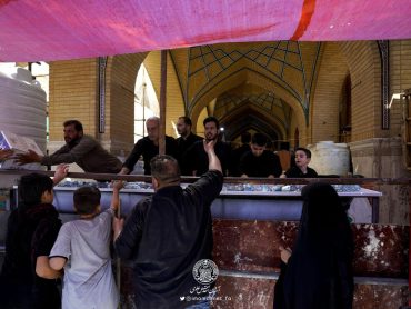 توزیع روزانه صد هزار وعده غذایی در يازده نقطه بین زائران اربعین حسینی