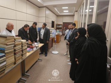بازدید هیئت چندملیتی از کتابخانه روضه حیدری آستان مقدس علوی