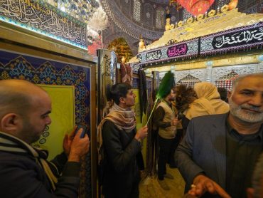 خدمت‌رسانی خادمان علوی به زائران و عزاداران در سامرا