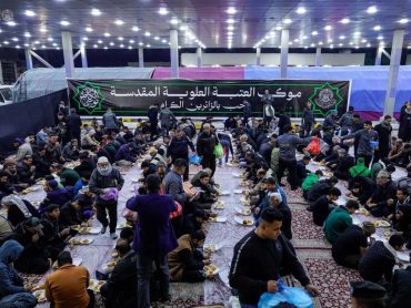میزبانی موکب آستان مقدس علوی از عزاداران امام موسی‌کاظم علیه‌السلام در کاظمین