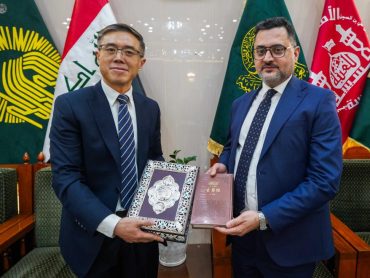 بازدید هیئت دیپلماتیک چینی از حرم مطهر علوی