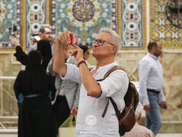 بازدید باستان‌شناسان و خبرنگاران اسپانیایی از آثار تاریخی و باستانی حرم امام علی علیه‌السلام