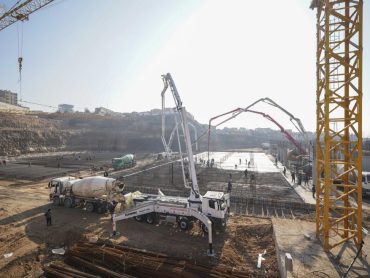 تداوم اقدامات آستان مقدس علوی برای خدمت‌رسانی به زائران؛ آغاز مرحله دوم بتن‌ریزی پارکینگ بزرگ نجف