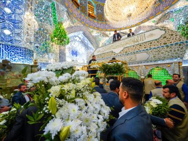 گلباران ضریح مطهر «مولود کعبه» در آستانه سیزدهم رجب