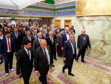 تشرف رئیس جمهور عراق و هیئت همراه به زیارت مرقد امیرالمؤمنین علیه‌السلام